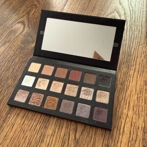 Lorac Pro Noir Palette